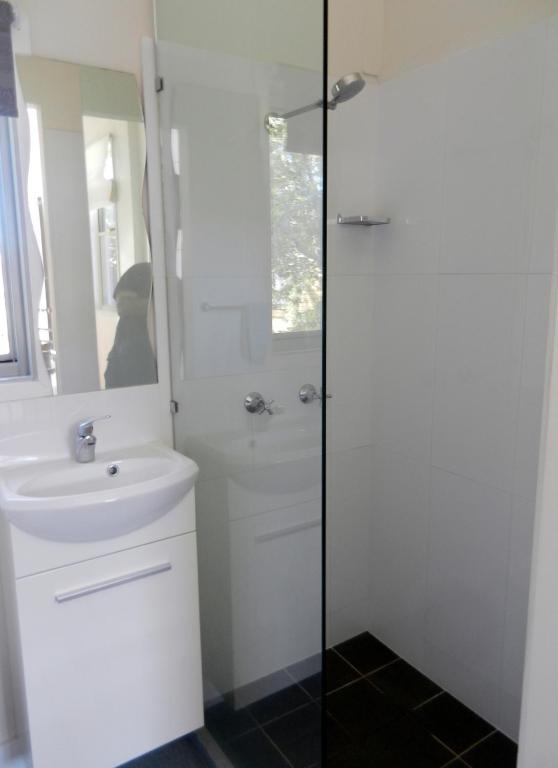 Golden Shores Motel Bilinga Экстерьер фото