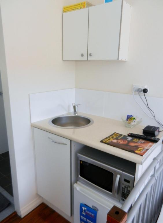 Golden Shores Motel Bilinga Экстерьер фото