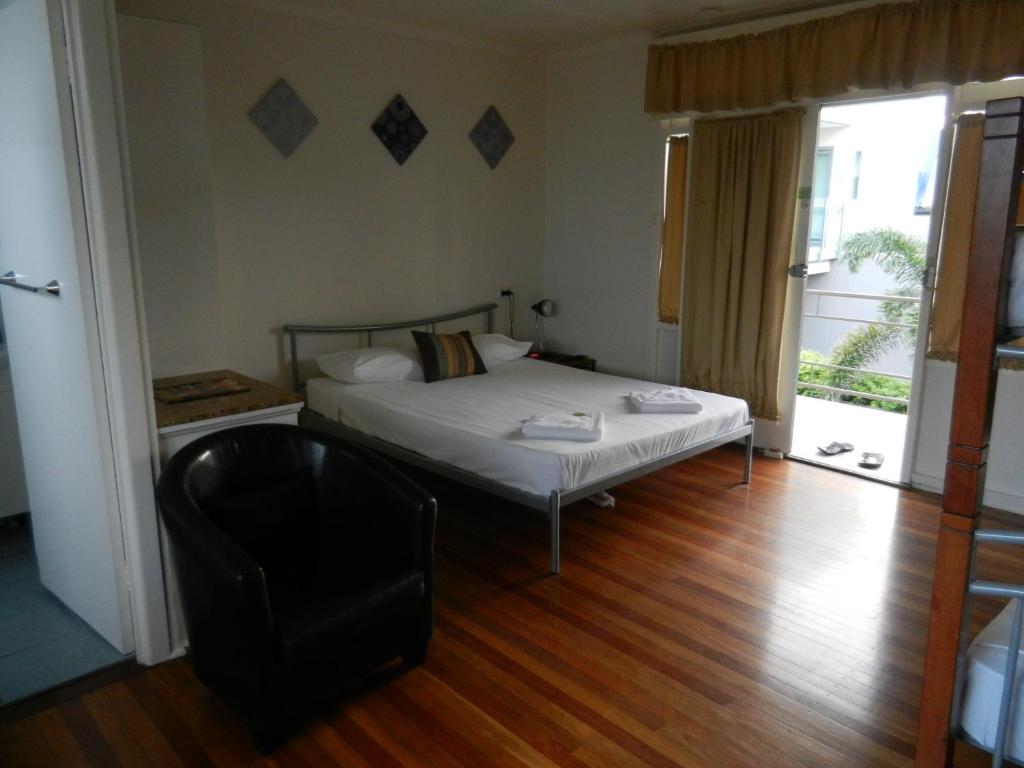 Golden Shores Motel Bilinga Номер фото