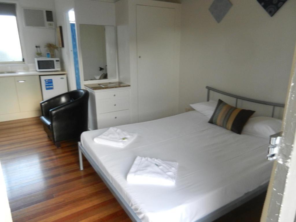 Golden Shores Motel Bilinga Номер фото